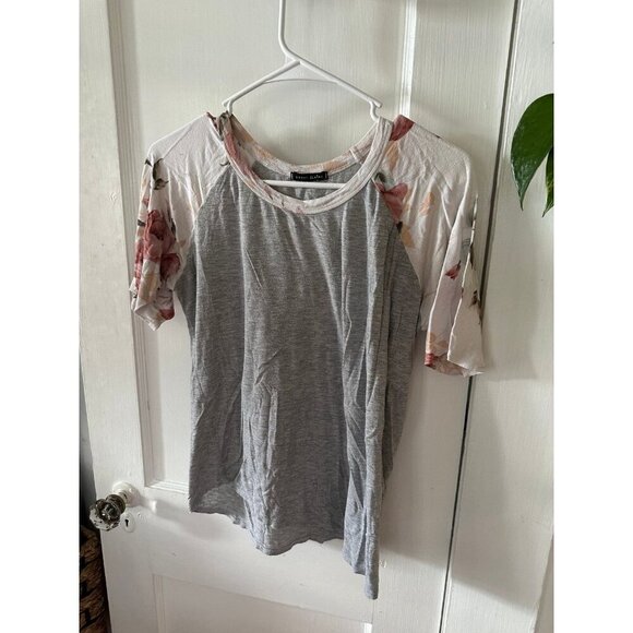 Sweet Claire women’s size medium floral top - Picture 2 of 9